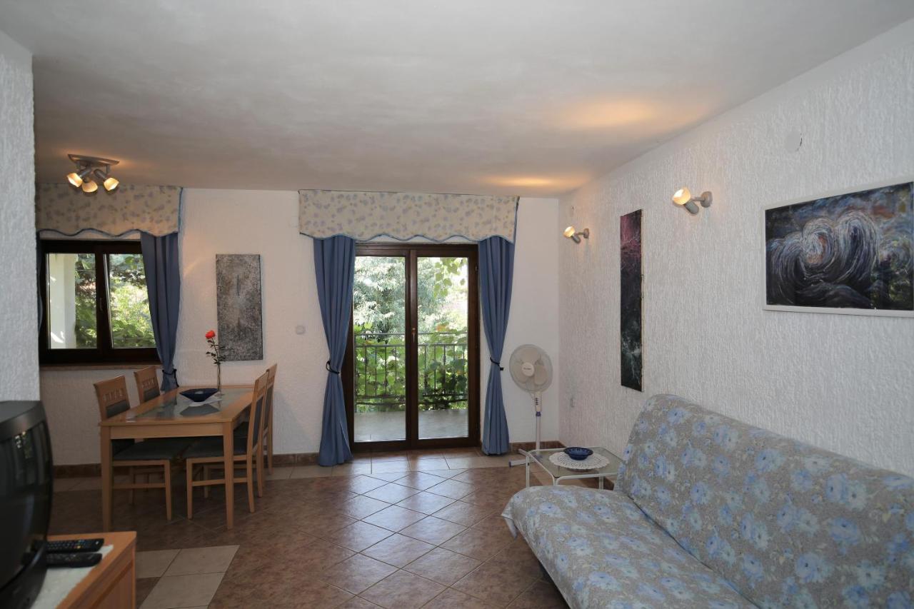 Apartments Coki Funtana Bagian luar foto