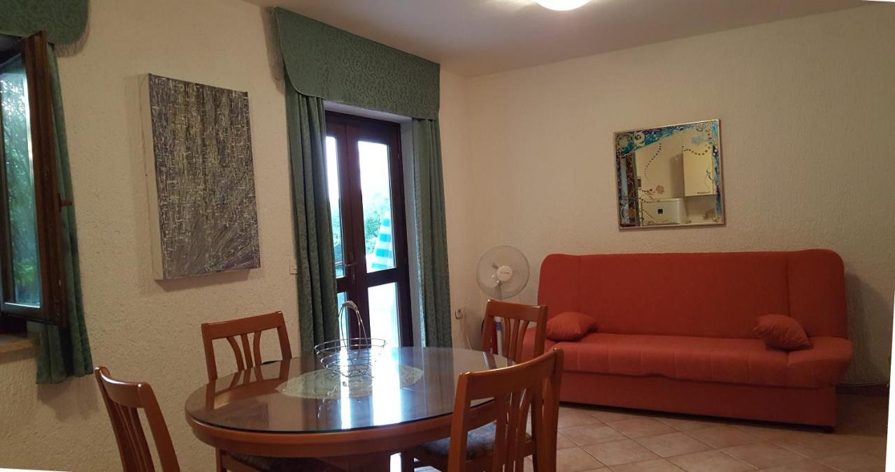 Apartments Coki Funtana Bagian luar foto