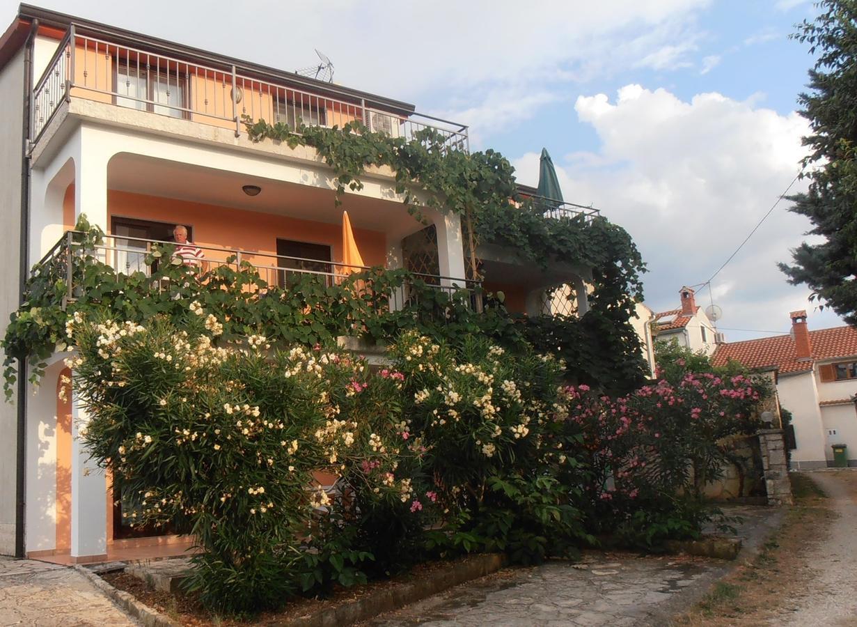 Apartments Coki Funtana Bagian luar foto