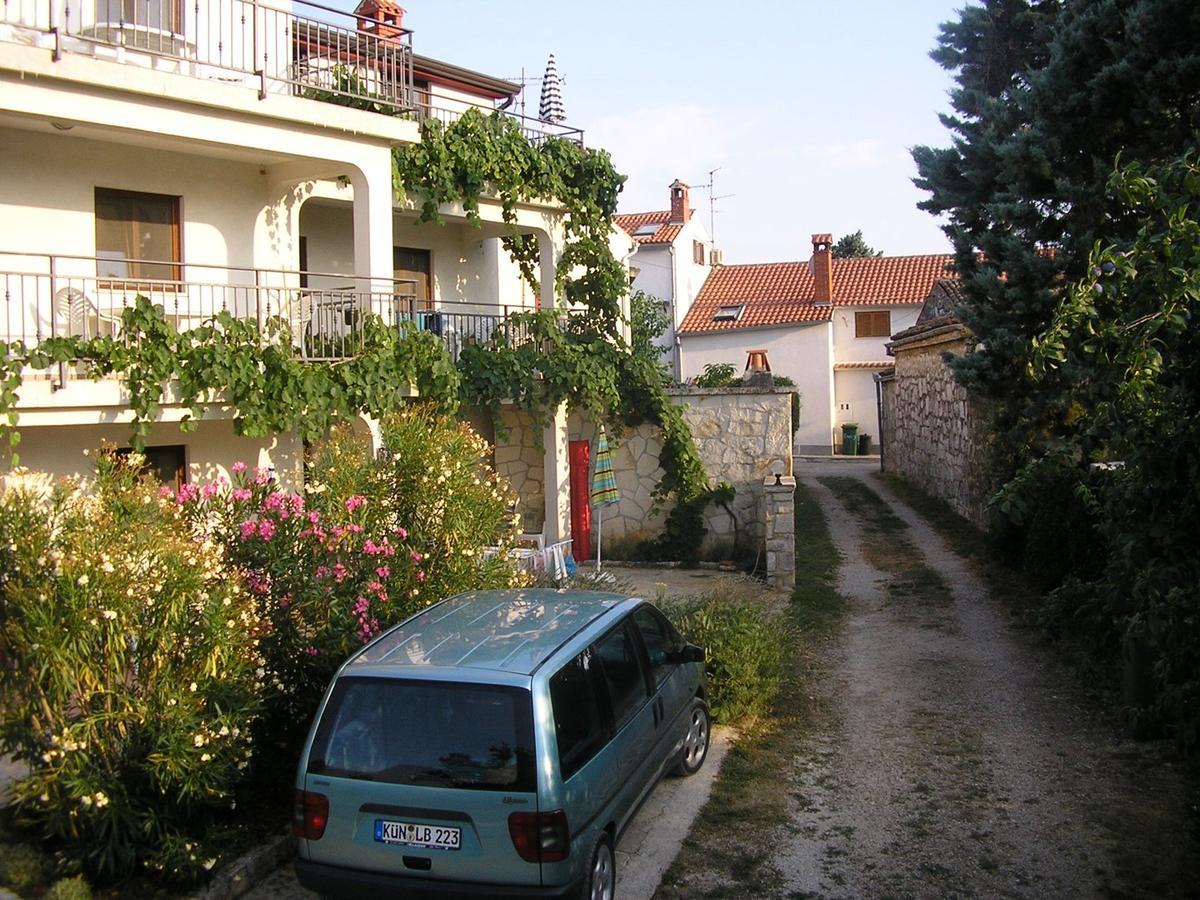Apartments Coki Funtana Bagian luar foto