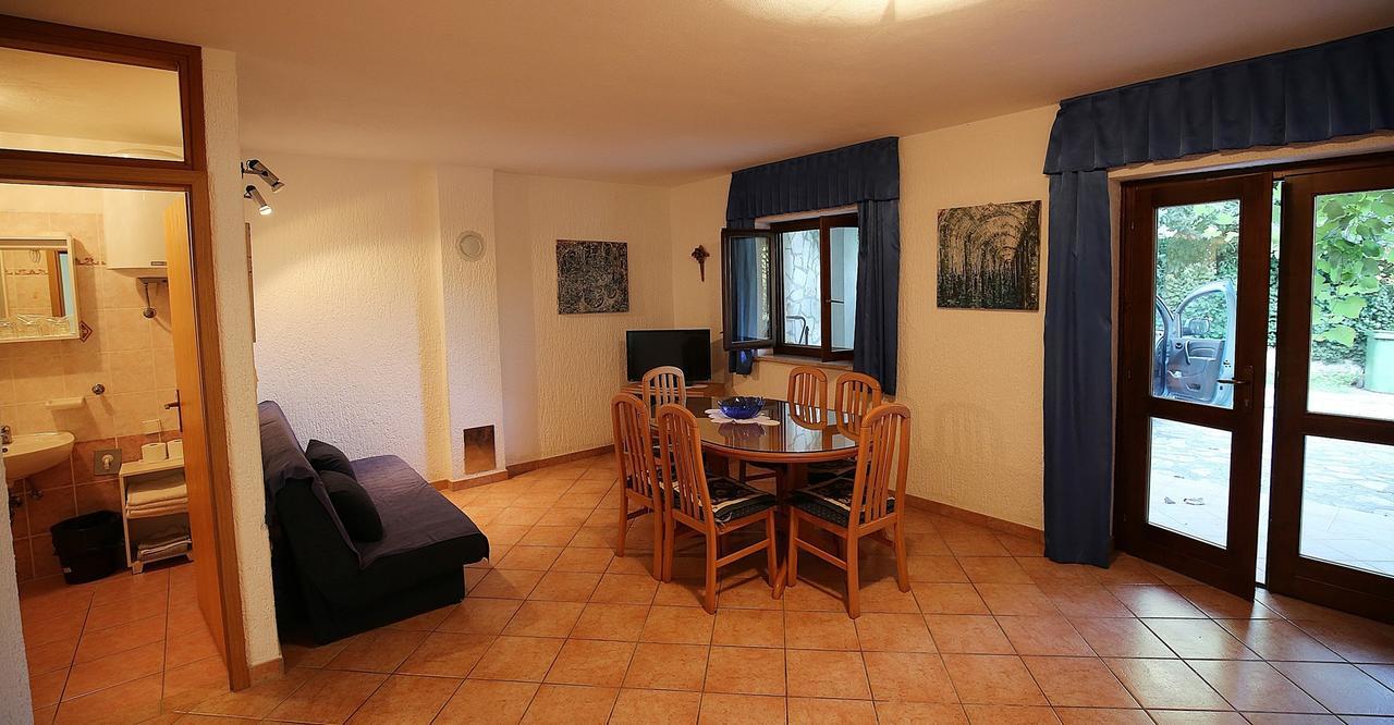 Apartments Coki Funtana Bagian luar foto