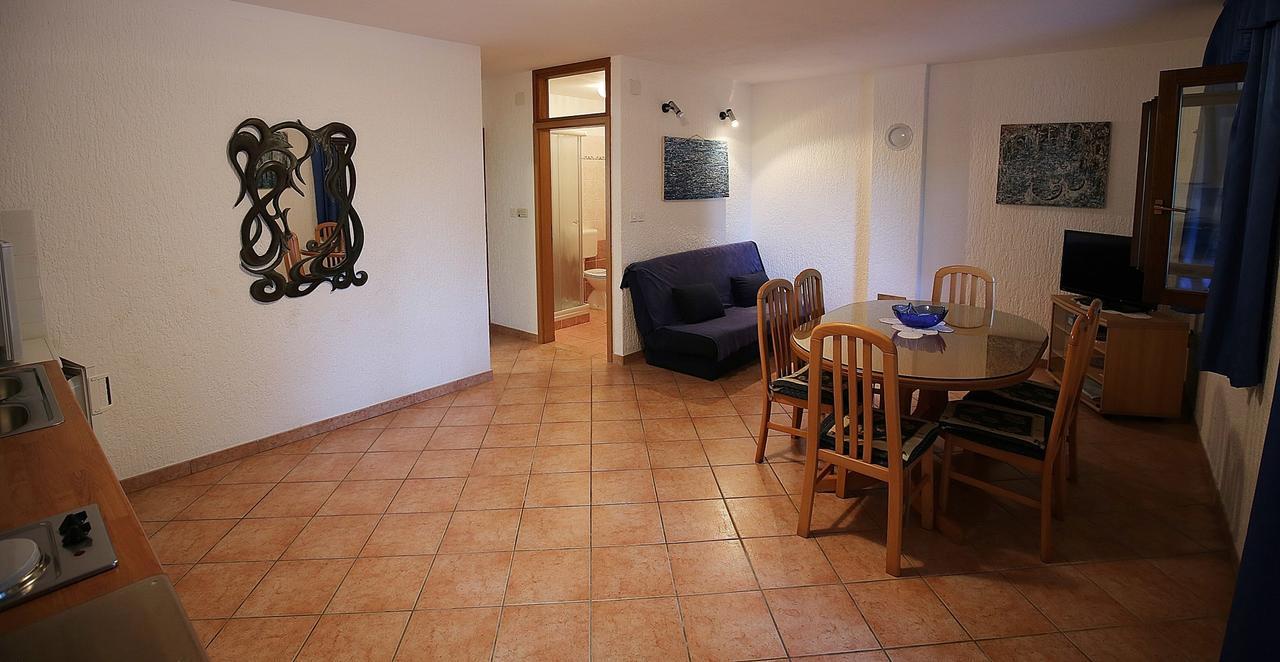 Apartments Coki Funtana Bagian luar foto