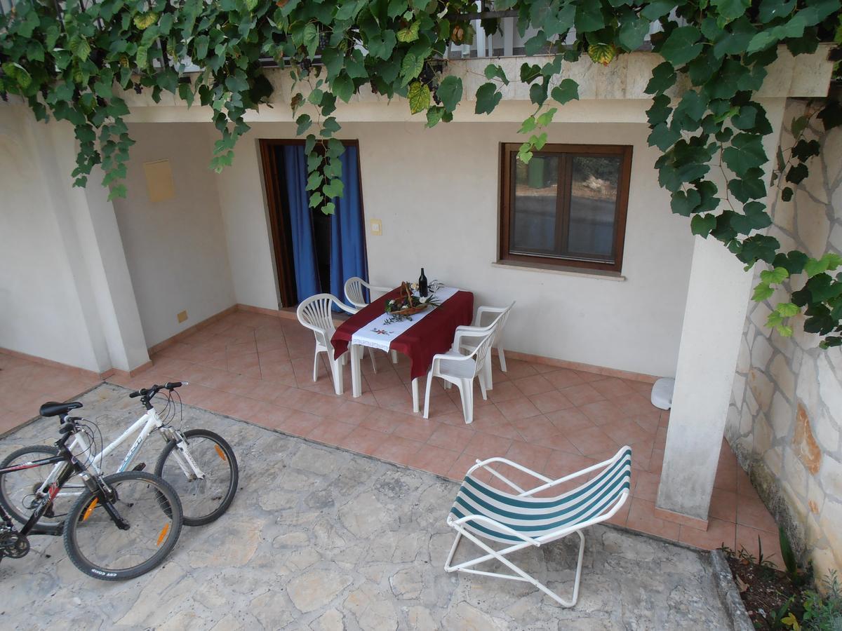 Apartments Coki Funtana Bagian luar foto