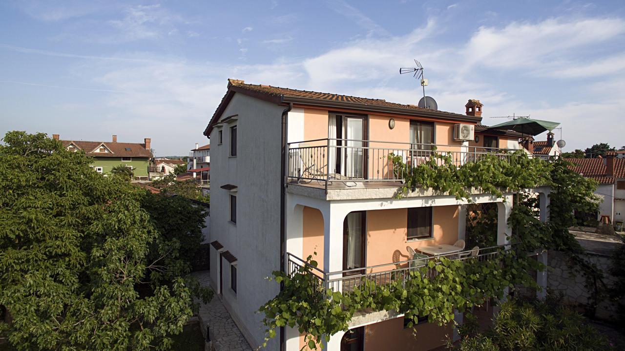Apartments Coki Funtana Bagian luar foto
