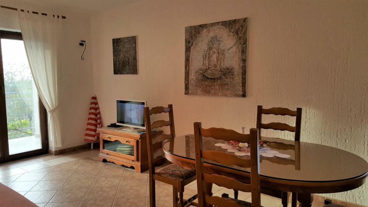 Apartments Coki Funtana Bagian luar foto